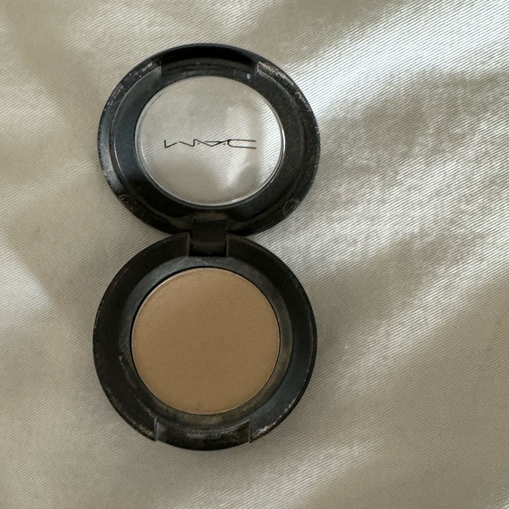 Llama eyeshadow